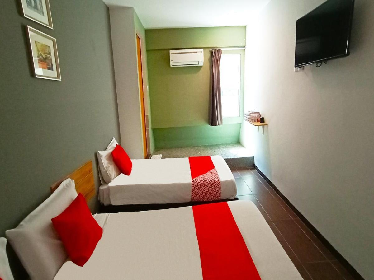 Super Oyo 89465 Golden Lounge Hotel Kuching Luaran gambar
