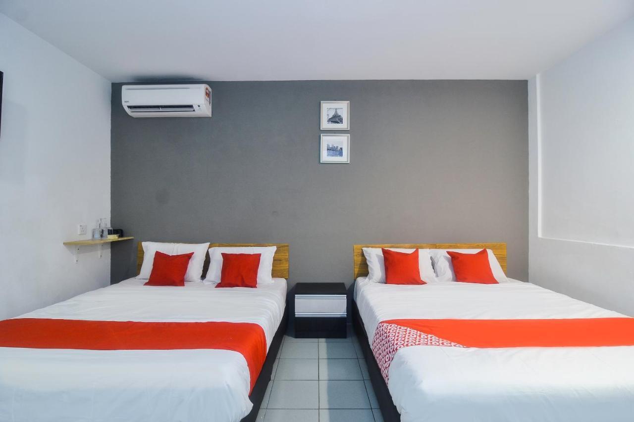 Super Oyo 89465 Golden Lounge Hotel Kuching Luaran gambar