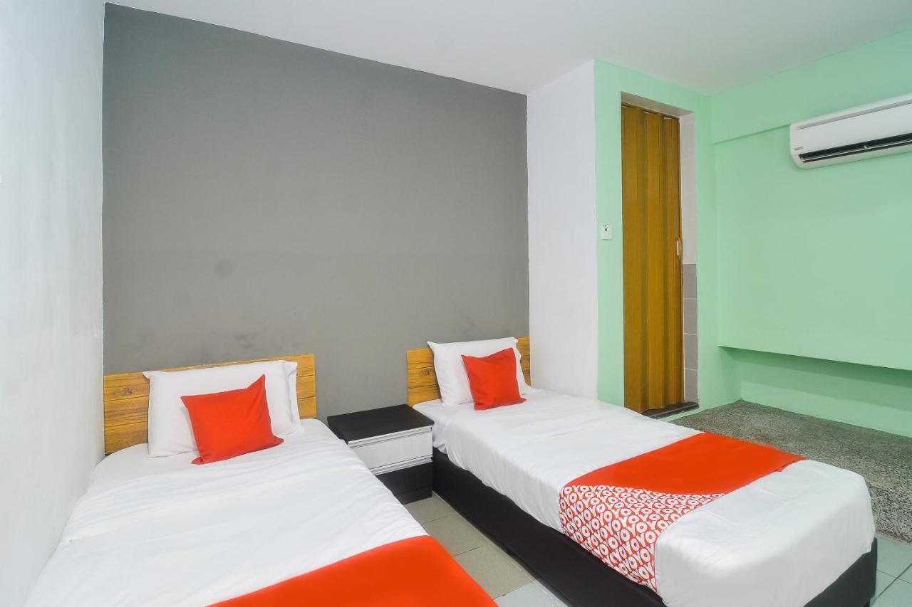 Super Oyo 89465 Golden Lounge Hotel Kuching Luaran gambar