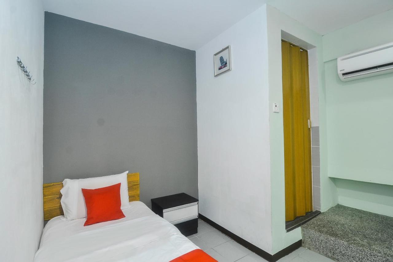 Super Oyo 89465 Golden Lounge Hotel Kuching Luaran gambar