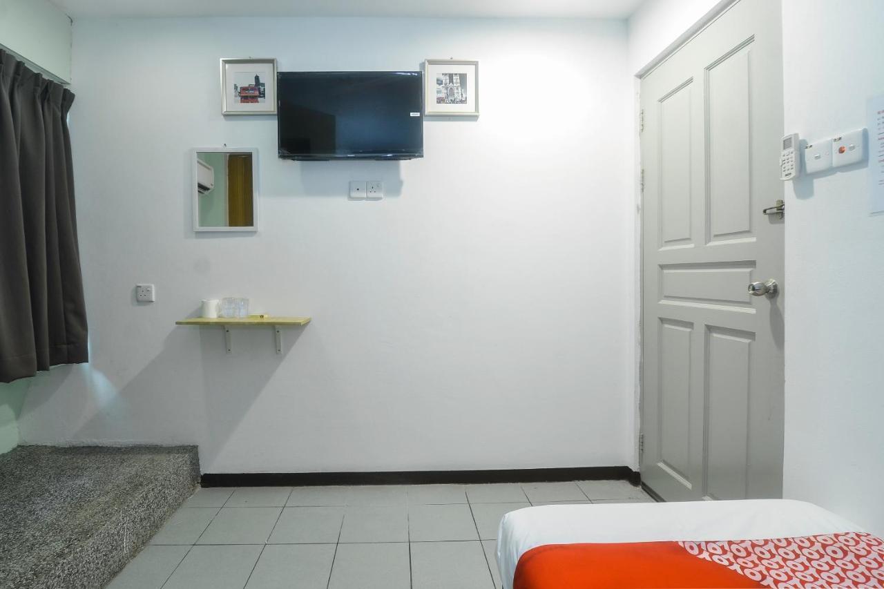 Super Oyo 89465 Golden Lounge Hotel Kuching Luaran gambar