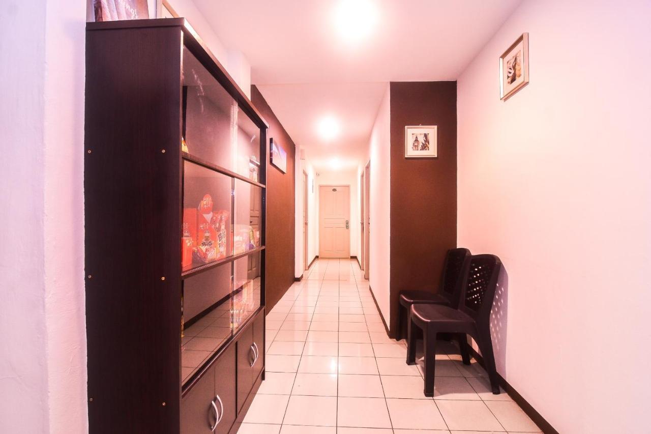 Super Oyo 89465 Golden Lounge Hotel Kuching Luaran gambar