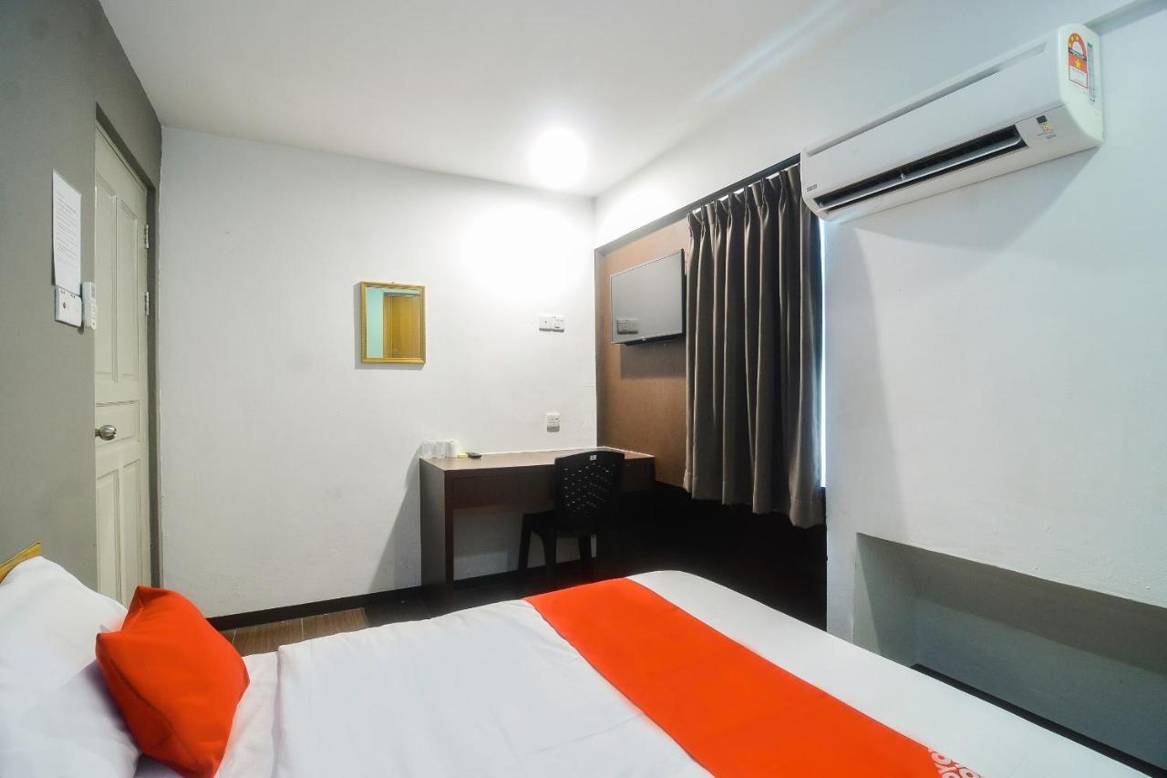 Super Oyo 89465 Golden Lounge Hotel Kuching Luaran gambar