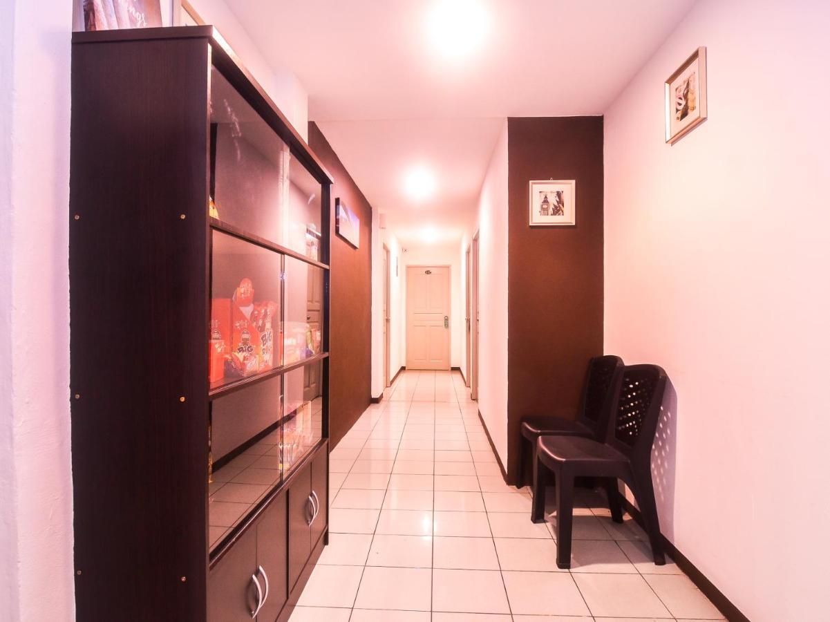 Super Oyo 89465 Golden Lounge Hotel Kuching Luaran gambar