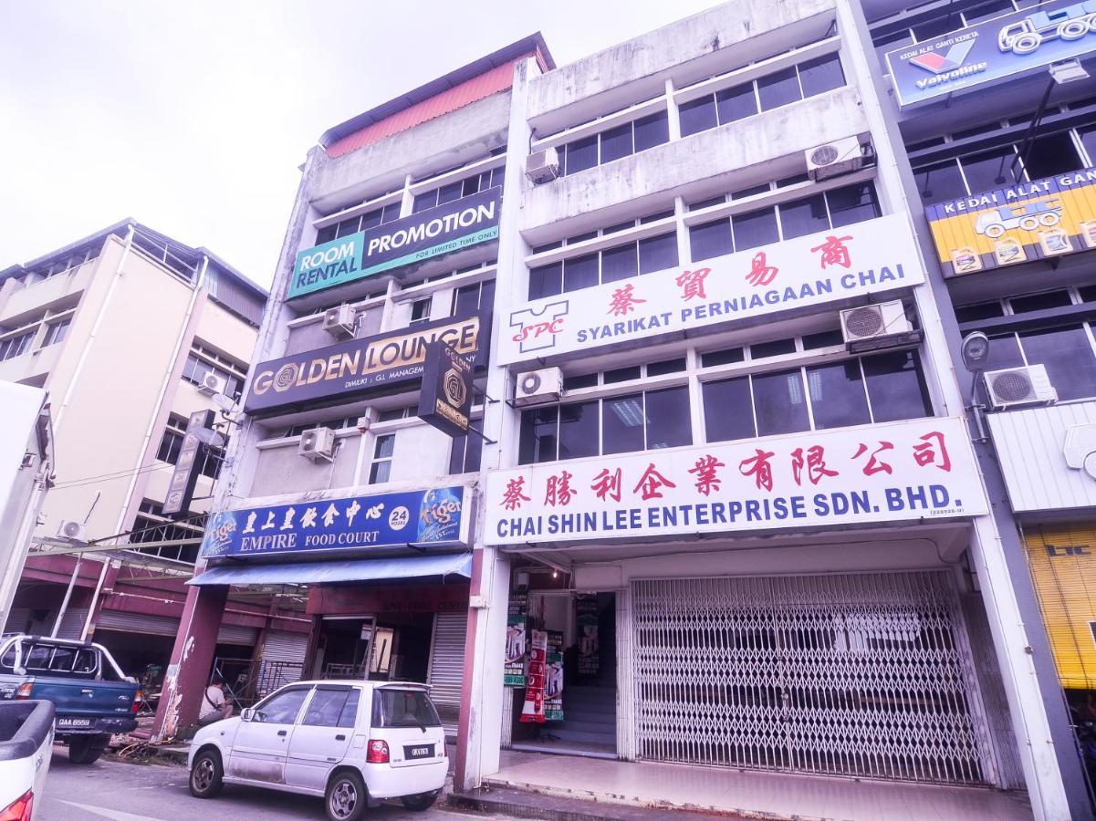 Super Oyo 89465 Golden Lounge Hotel Kuching Luaran gambar
