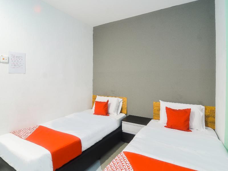 Super Oyo 89465 Golden Lounge Hotel Kuching Luaran gambar